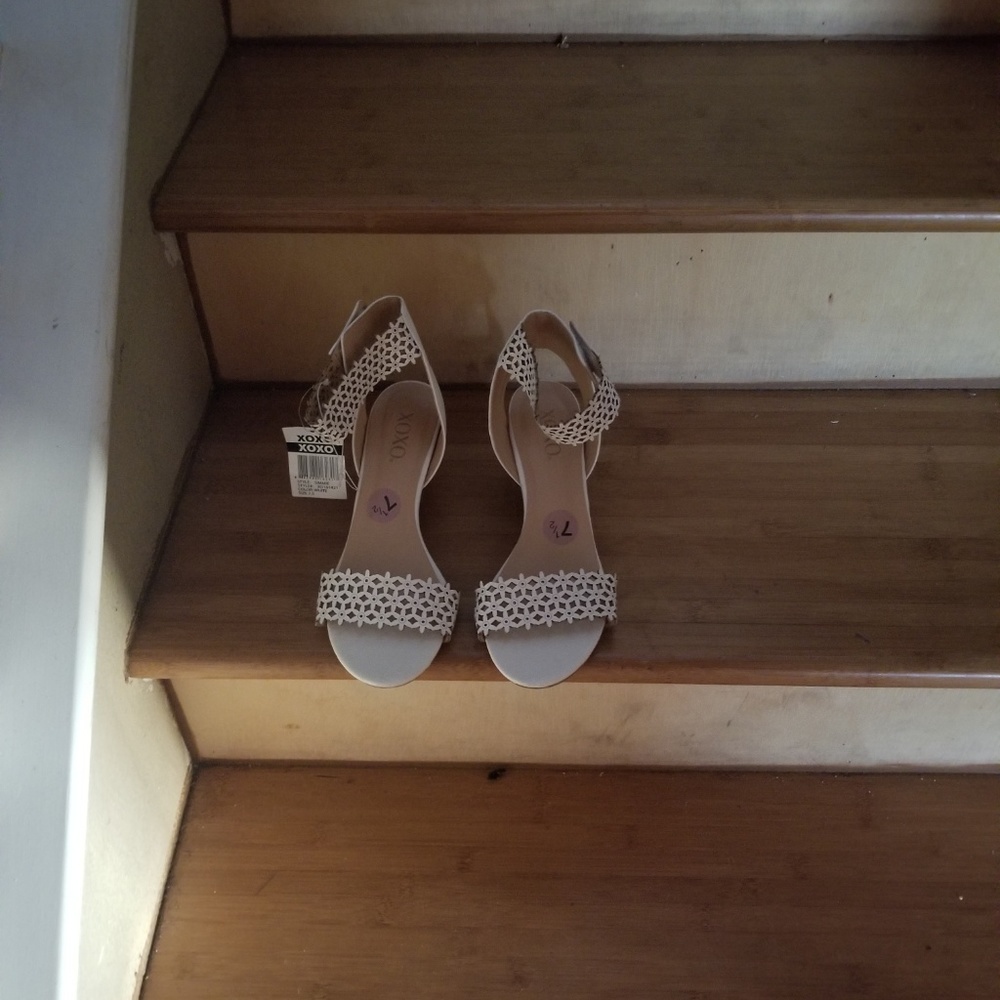 Low heel women's shoes